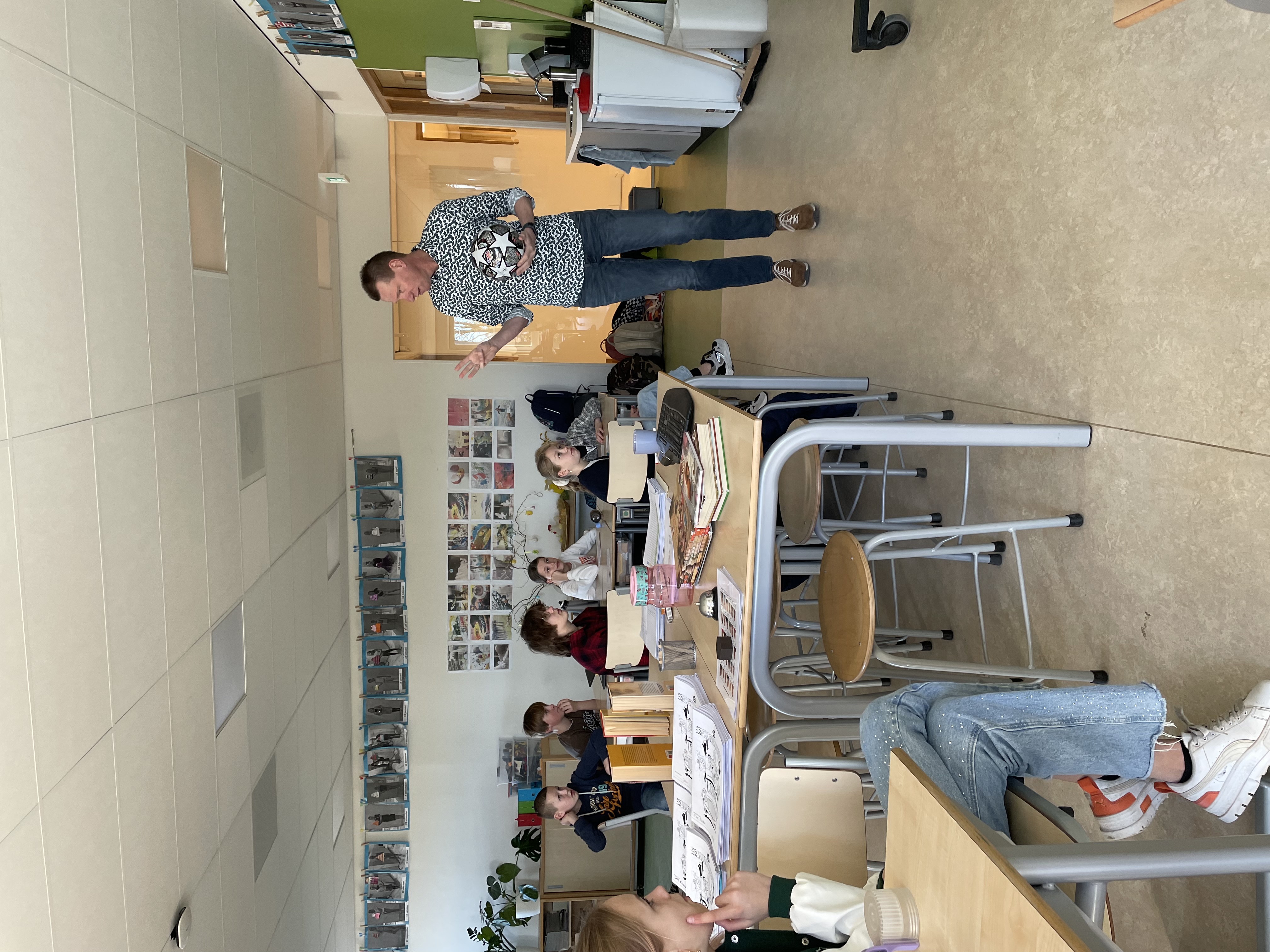 Groep 8: Schrijver in de klas, Paasontbijt, afscheidsboekje